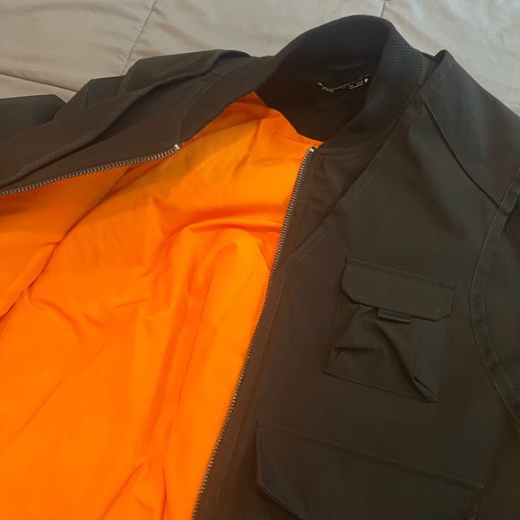 Zara Puffer Jacket/Vest - Picture 2 of 3